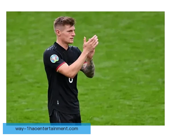 克罗斯训练之余享受高尔夫时光社交平台晒精彩瞬间